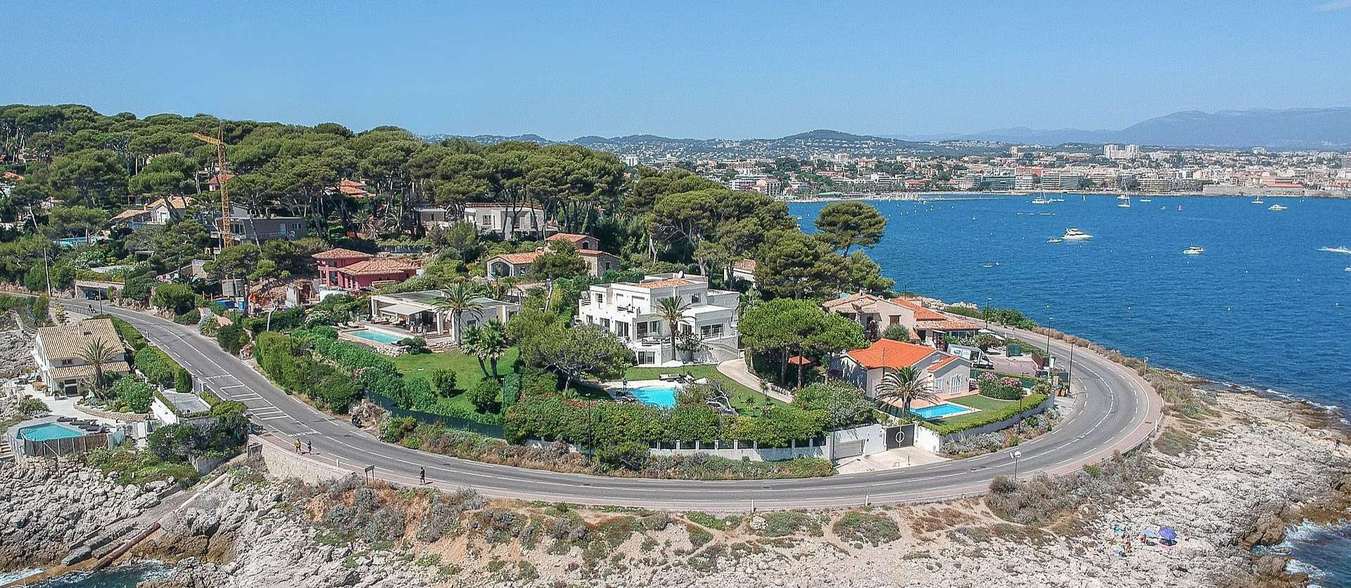 Cap d'Antibes Modern Villa with Sea Access and Expansive Garden