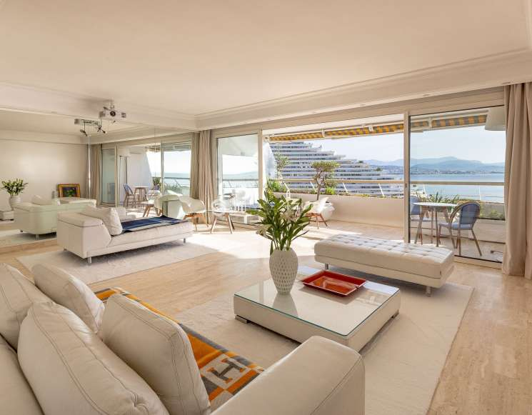 3-комнатные апартаменты с видом на море в престижной резиденции Marina Baie des Anges - ref 5326