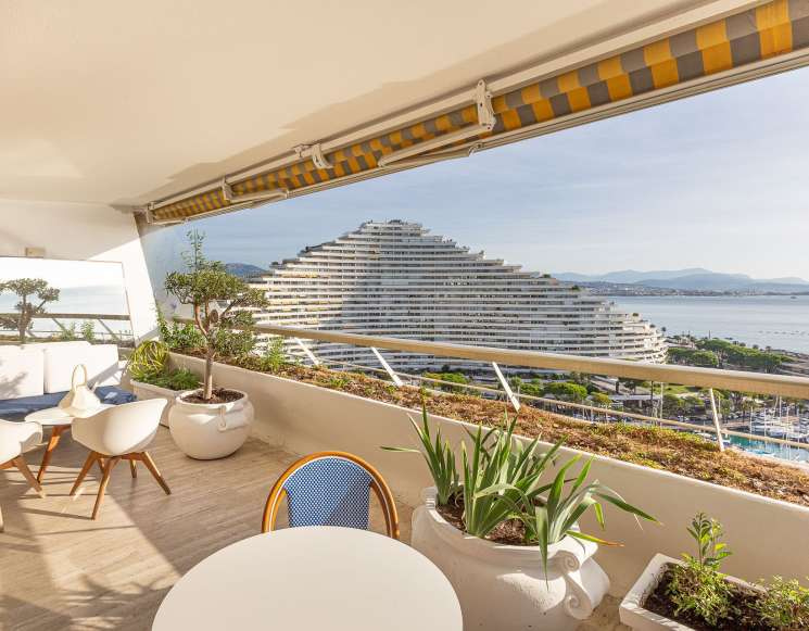 3-комнатные апартаменты с видом на море в престижной резиденции Marina Baie des Anges - ref 5326