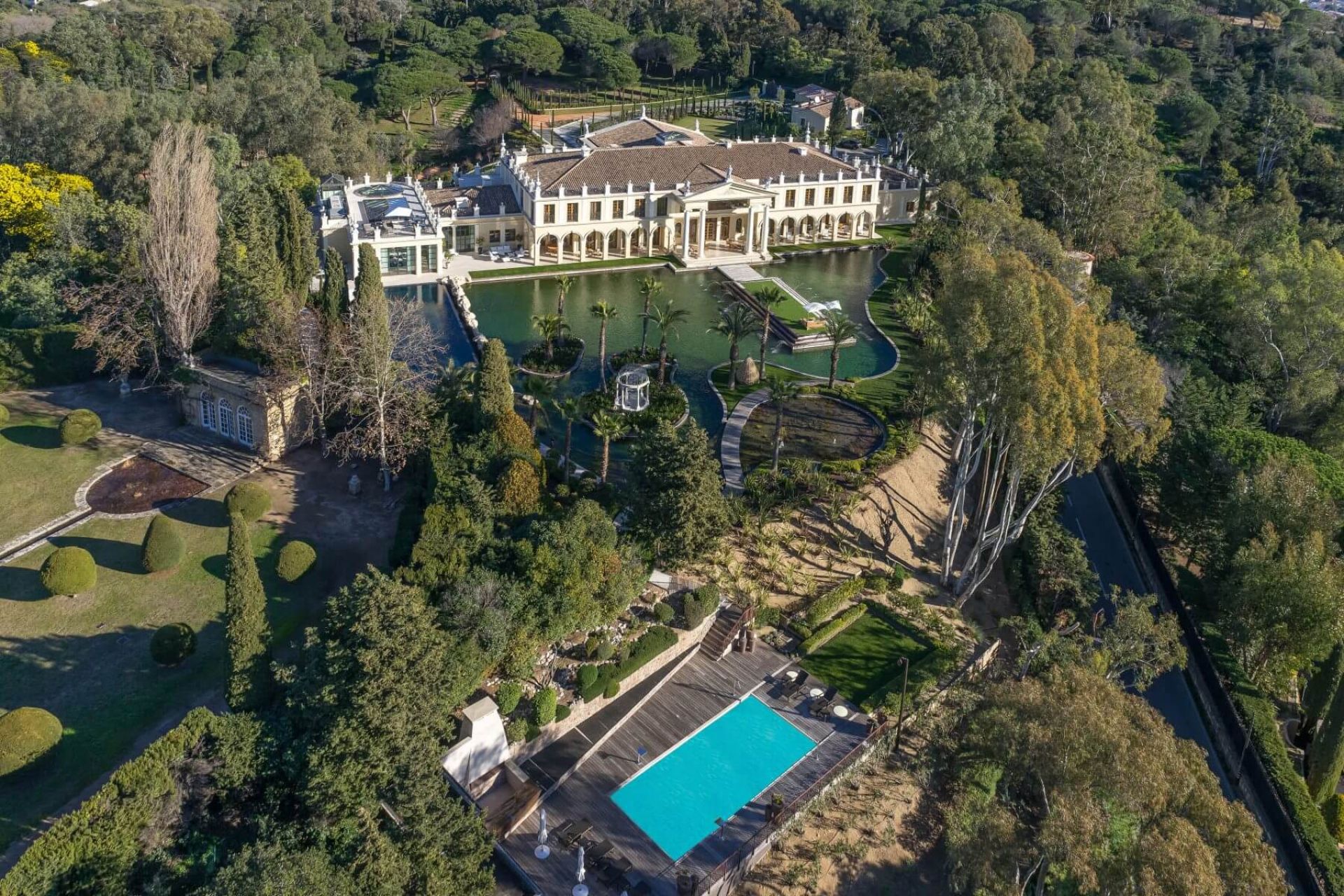 Palais Vénitien в Каннах — общий вид резиденции на Лазурном Берегу