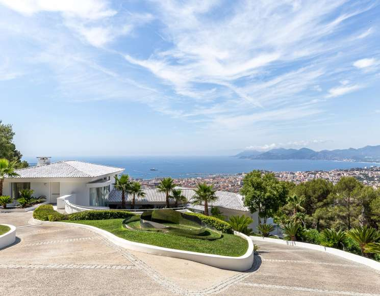 Cannes Hills Luxury Estate with Panoramic Views and Vast Gardens - ref 1524