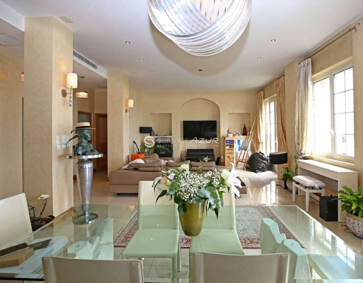 Апартаменти в Каннах з видом на море біля пляжу - ref 5307