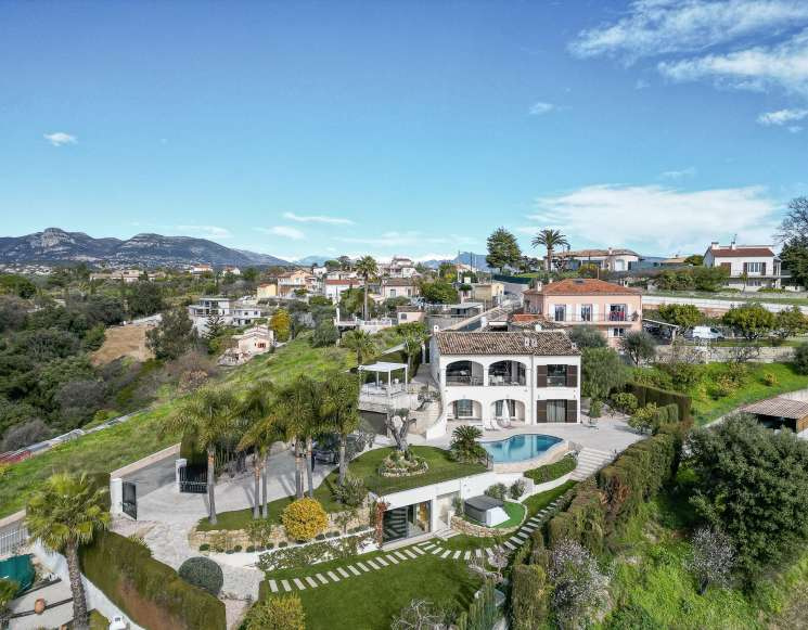 Maison familiale rénovée avec prestations haut de gamme à Cagnes-sur-Mer -&nbsp;ref&nbsp;1090