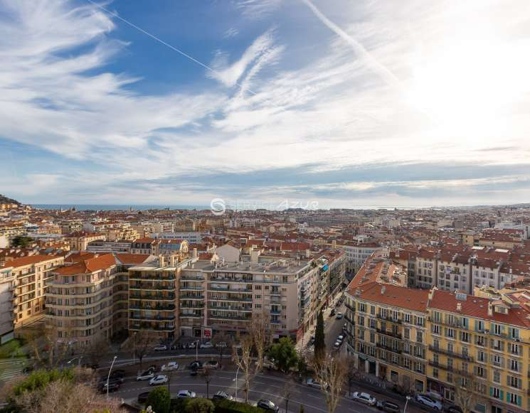 Top-floor apartment in a bourgeois palace in prestigious district of Nice - ref 6014