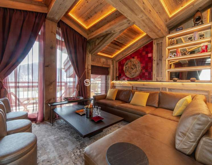 Luxury Chalet in Courchevel Just Steps from the Slopes - ref 4607