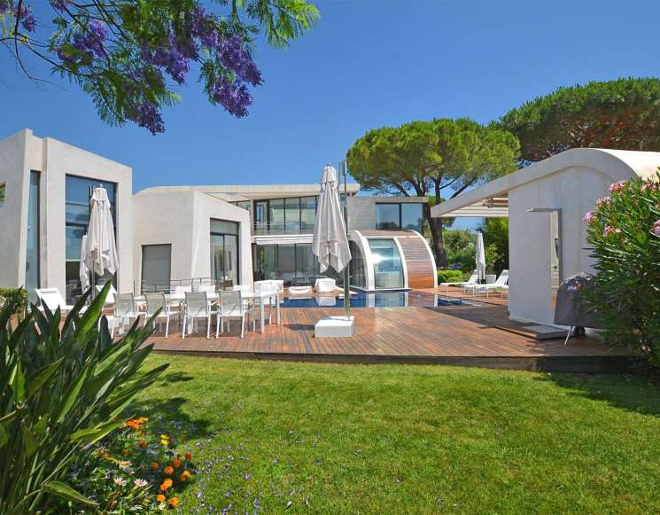 Secluded Modern Villa in Gated Saint-Tropez Community - ref 2318