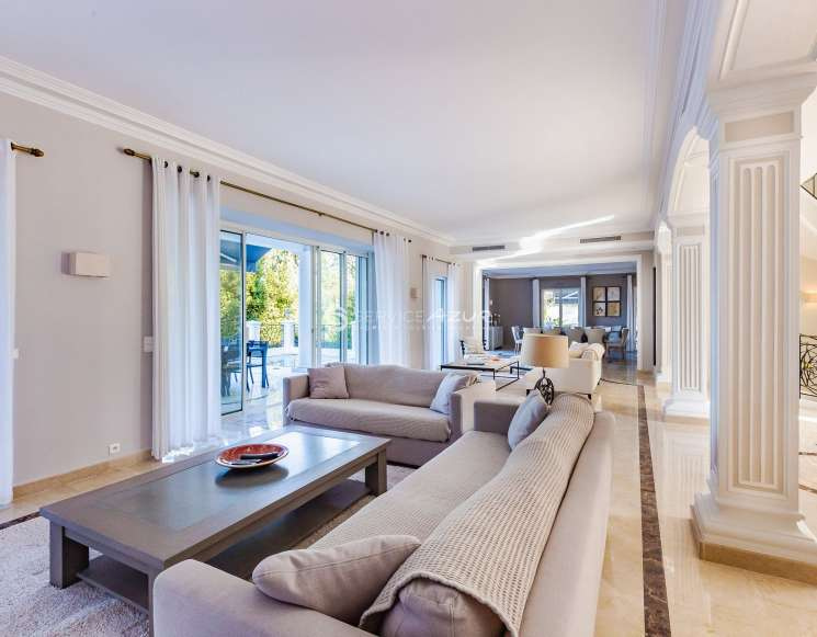 Belle propriété aux prestations luxueuses située au Cap d’Antibes à quelques mètres de la mer - ref 1418