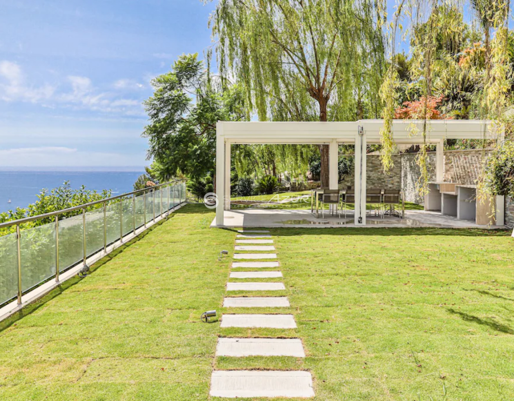 Вилла в Эз с панорамным видом на море - ref 3023