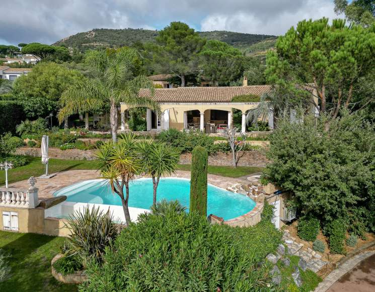 Villa in Gated Beauvallon Estate just 1.2 km from sandy beaches - ref 2303