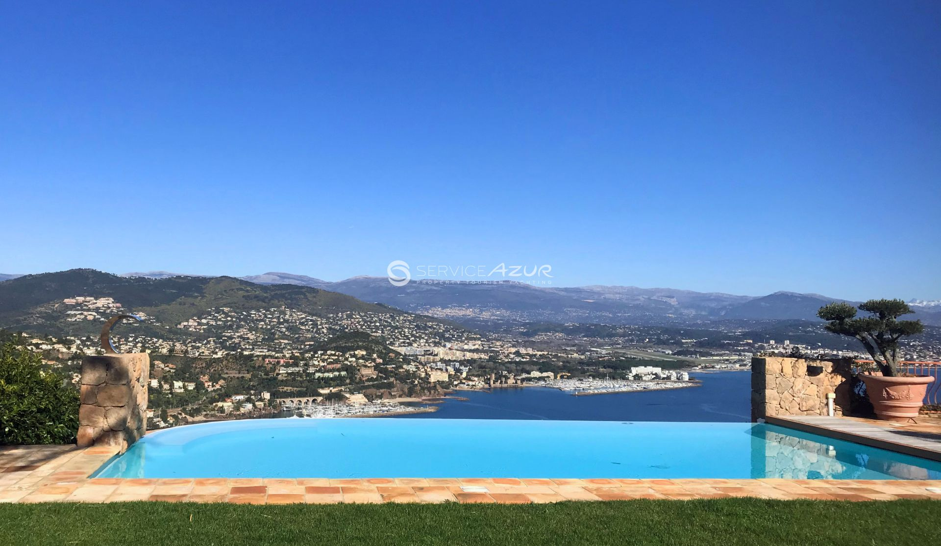 Villa for rent in Théoule-sur-Mer with panoramic sea view