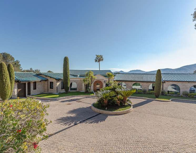 Belle propriété familiale de plain-pied à Mougins - ref 1557