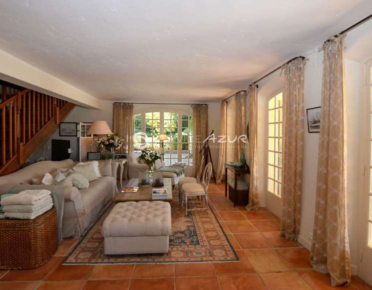 Маєток 3 гектари в Сен-Тропі з виноградниками - ref 2311