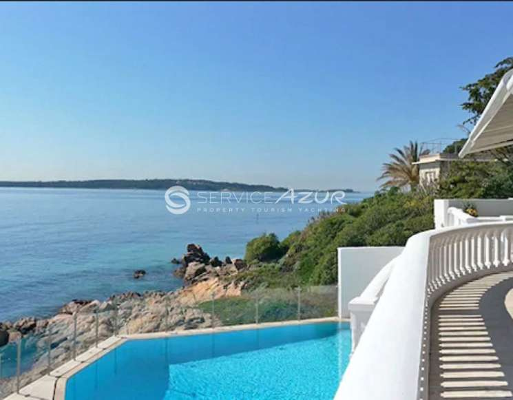 Вілла у Каннах з прямим виходом до моря - ref 3525