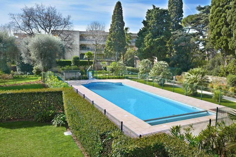 Аренда апартаментов в закрытой резиденции на Cap d'Antibes