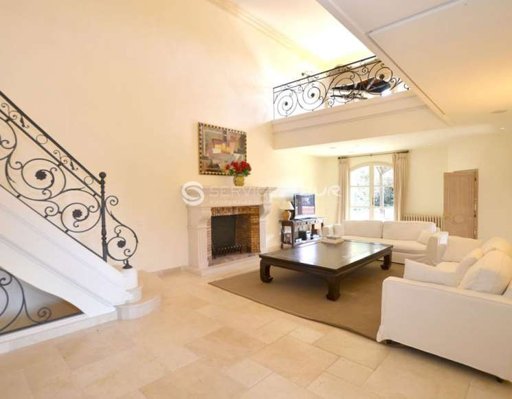 Charmante propriété en pierre à Cap d'Antibes, 200 m de la plage - ref 1409