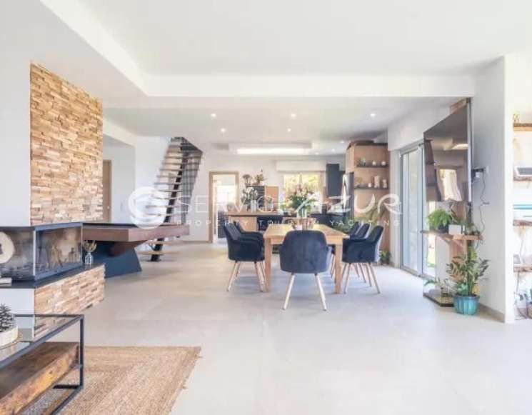 Вілла 4 спальні в Гольф-Жуан із панорамним видом на море - ref 3602