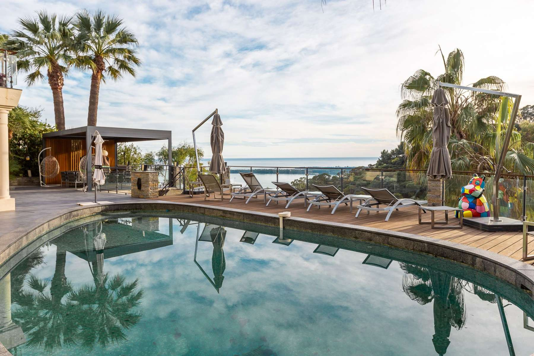 Вилла на возвышенностях Канн с видом на море