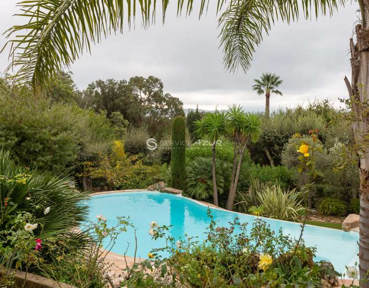 Villa in Gated Beauvallon Estate just 1.2 km from sandy beaches - ref 2303