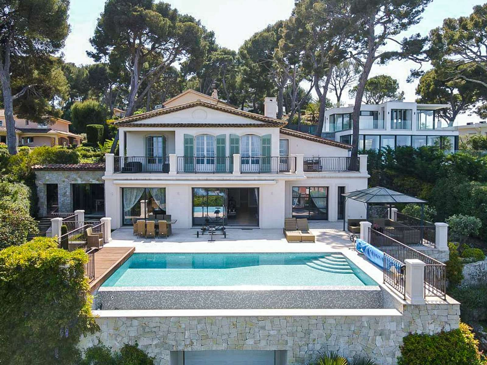 Sea View Villa in Cap d'Antibes Near Plage du Bacon