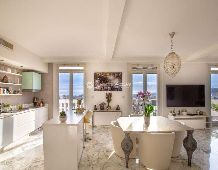 Top-floor apartment in a bourgeois palace in prestigious district of Nice - ref 6014