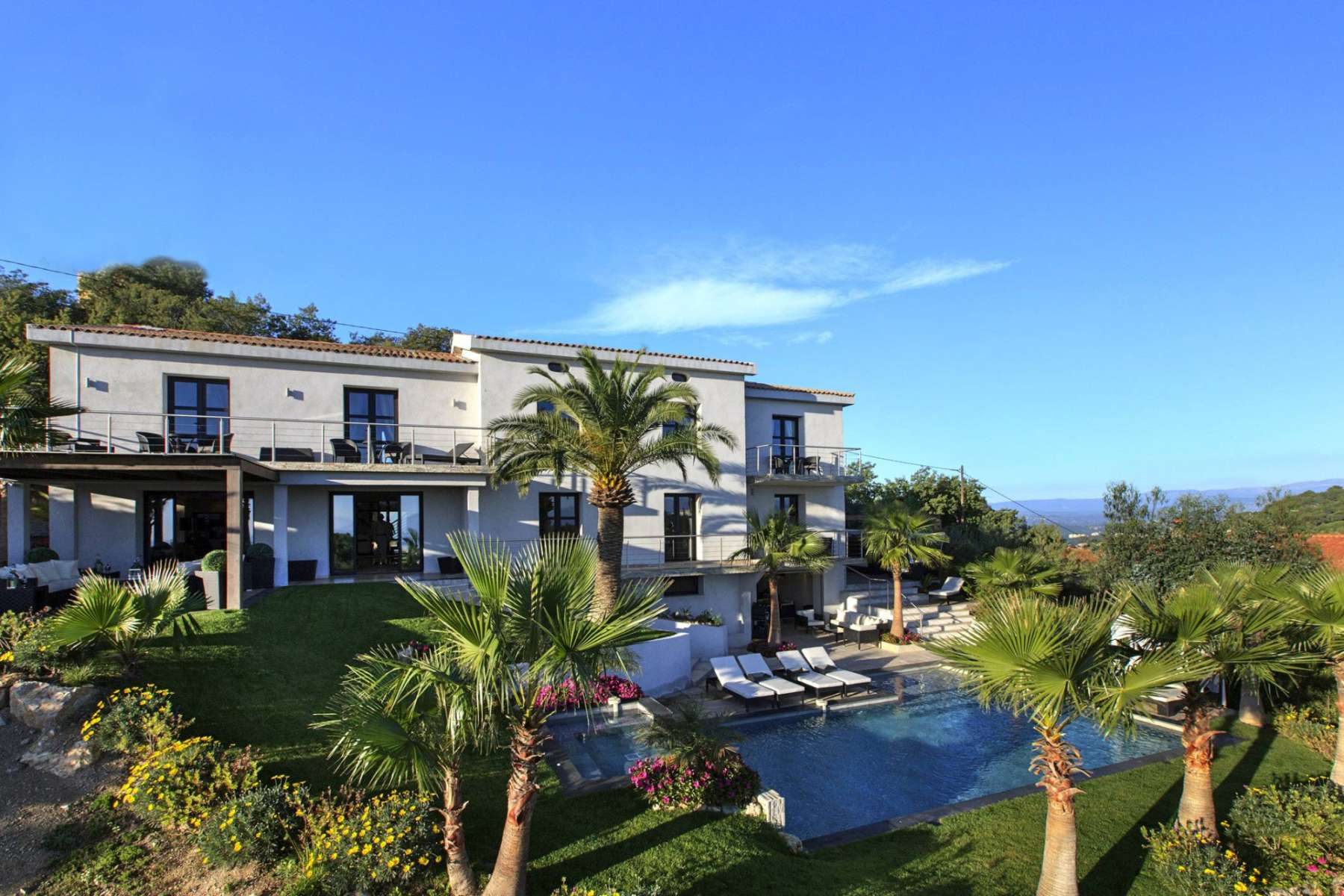 Villa contemporaine ву 400 m² à Cannes