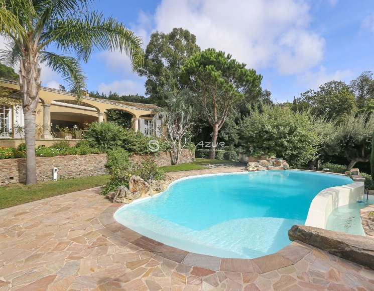 Villa in Gated Beauvallon Estate just 1.2 km from sandy beaches - ref 2303