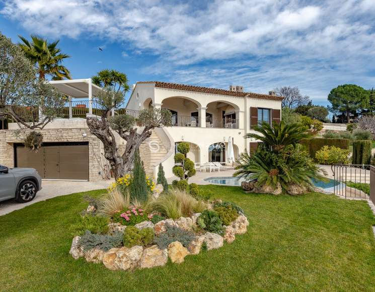 Качественно отреставрированная вилла с видом на море в Кань-сюр-Мер -&nbsp;ref&nbsp;1003