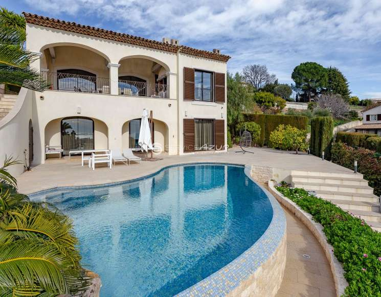 Maison familiale rénovée avec prestations haut de gamme à Cagnes-sur-Mer -&nbsp;ref&nbsp;1090