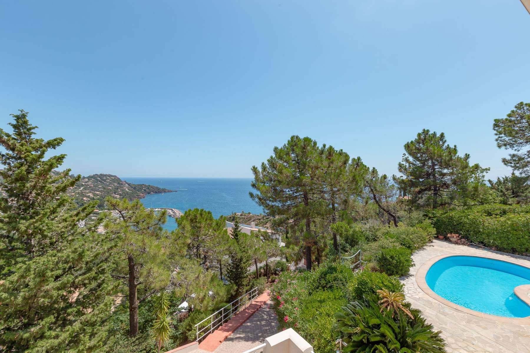 Villa rénovée avec vue panoramique sur la mer à Théoule-sur-Mer