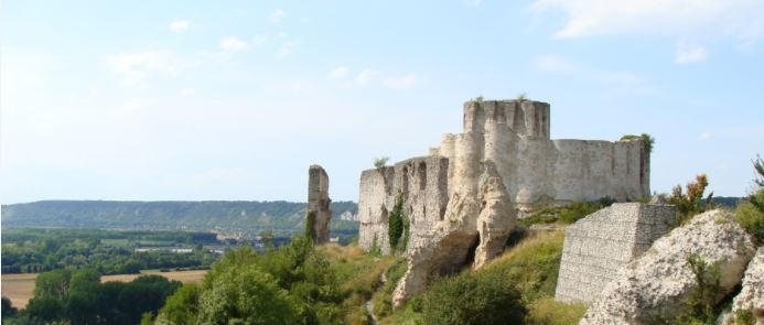 Французский замок, где умер Ричард Львиное сердце, выставлен на продажу