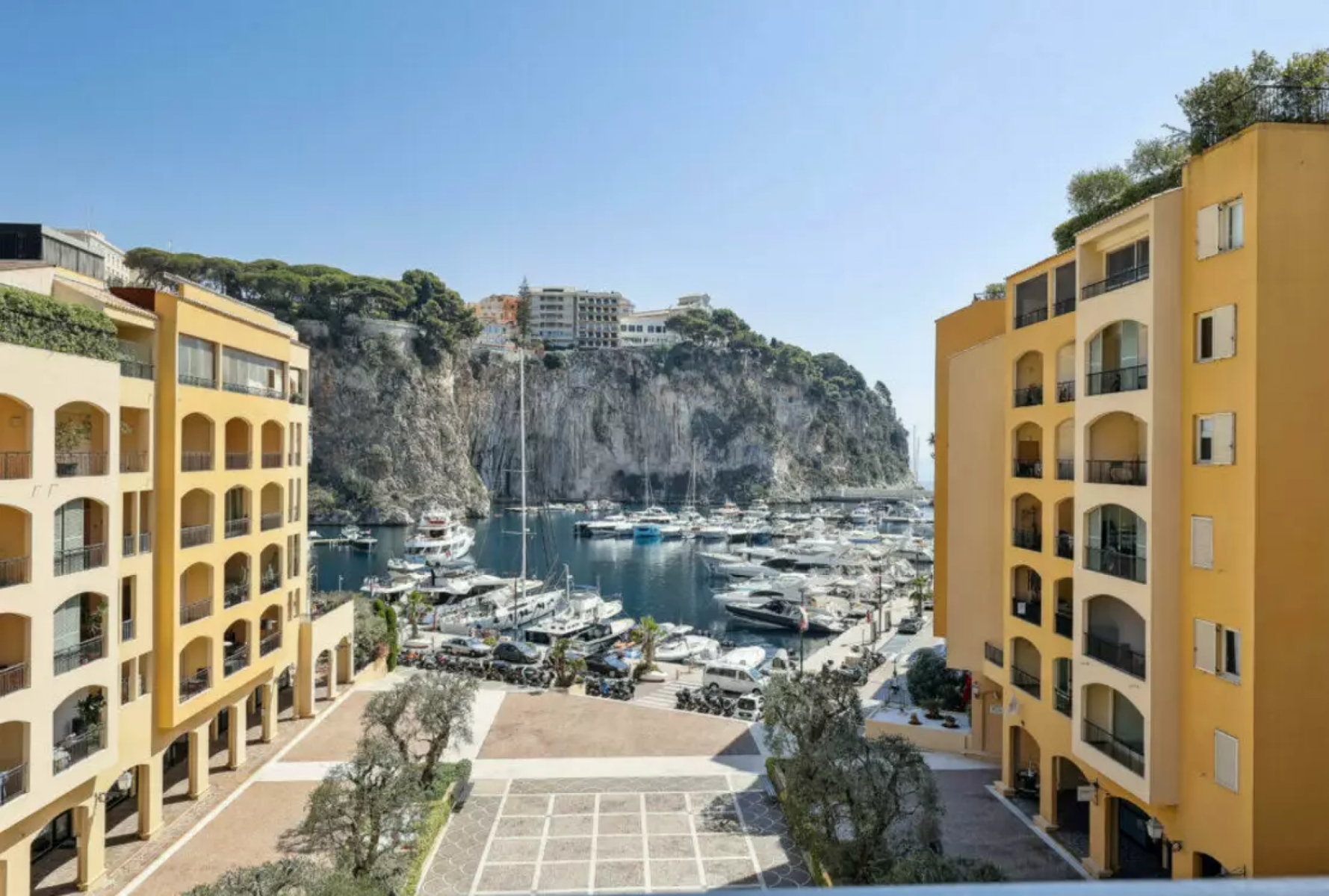 Роскошные апартаменты с видом на море в Монако в Фонтвьей