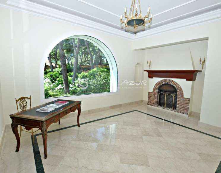 Spacious sea view villa to sell at Saint-Jean-Cap-Ferrat - ref 1002