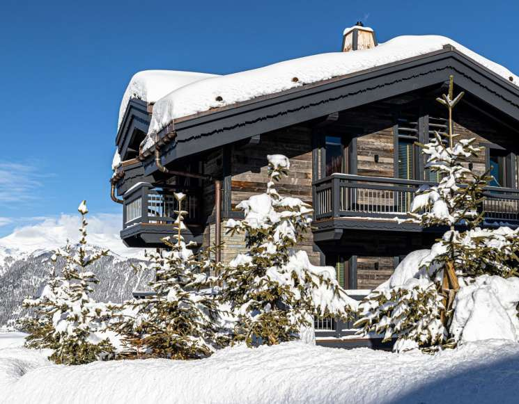 Luxury Chalet in Courchevel Just Steps from the Slopes - ref 4607
