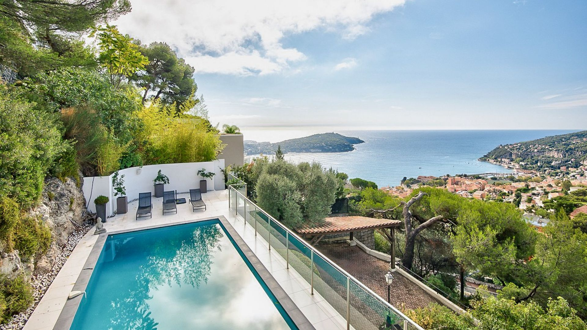 Contemporary house in Villefranche with sea and Cap Ferrat view