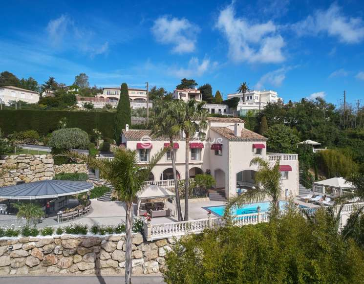 Villa de grand standing de 600 m² à Super Cannes - ref 1724