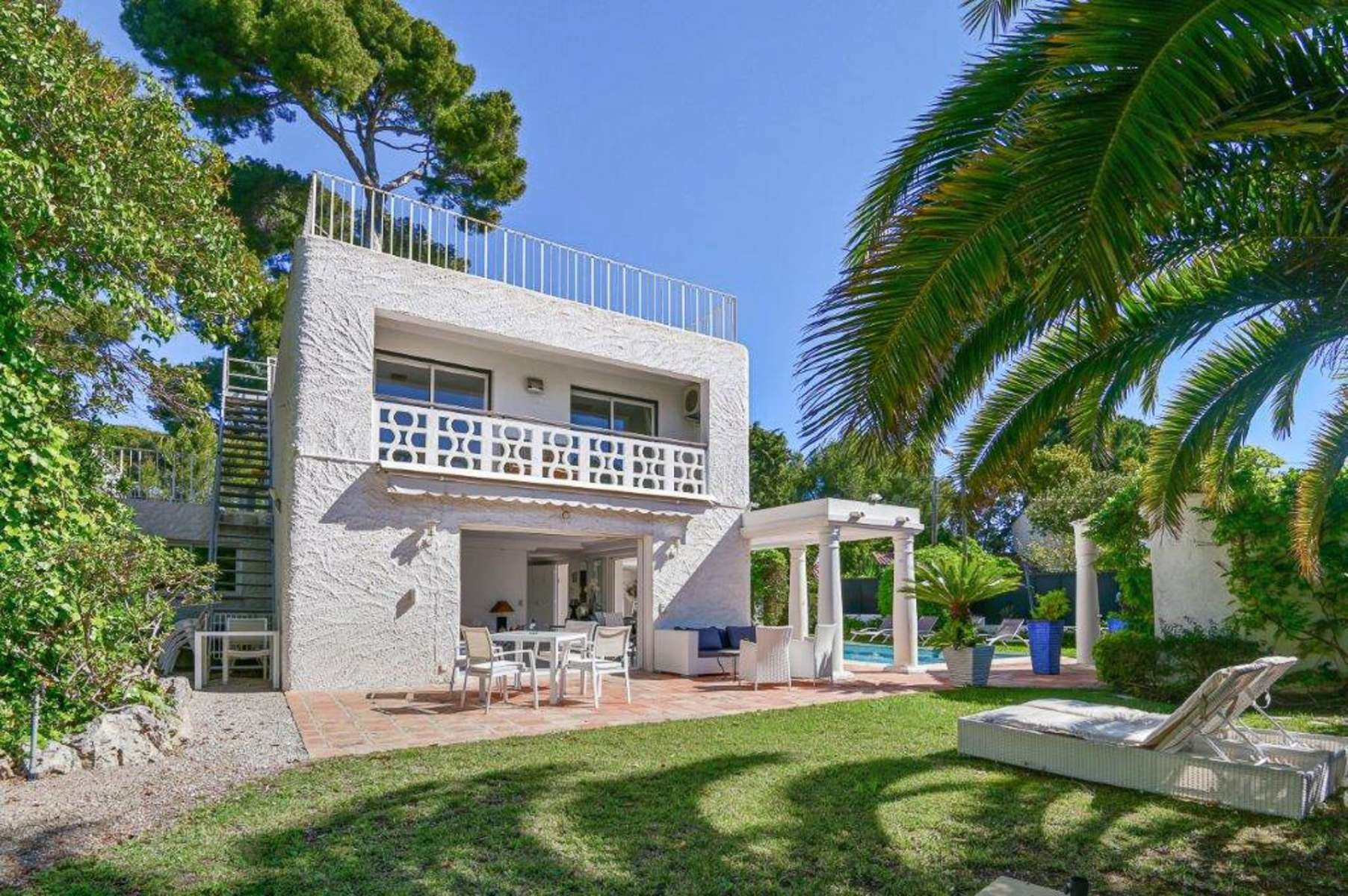 Sea View Villa in Cap d'Antibes Close to Beach Garoupe