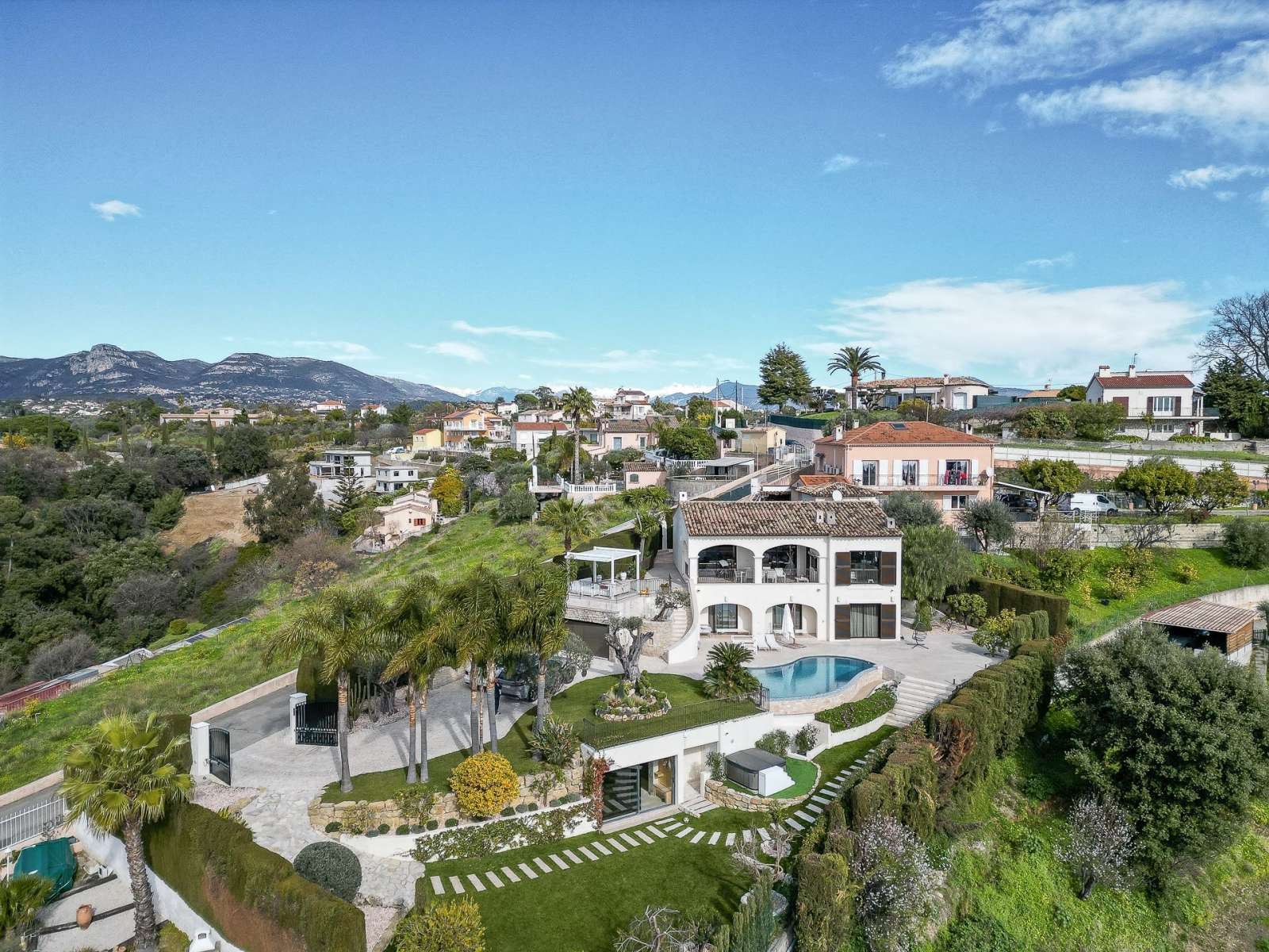 Fully renovated house with high-end amenities in Cagnes-sur-Mer