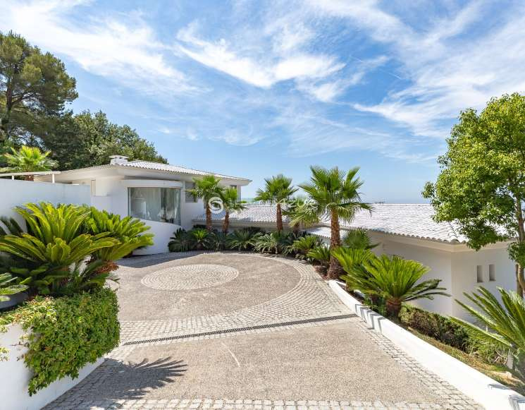 Cannes Hills Luxury Estate with Panoramic Views and Vast Gardens - ref 1524