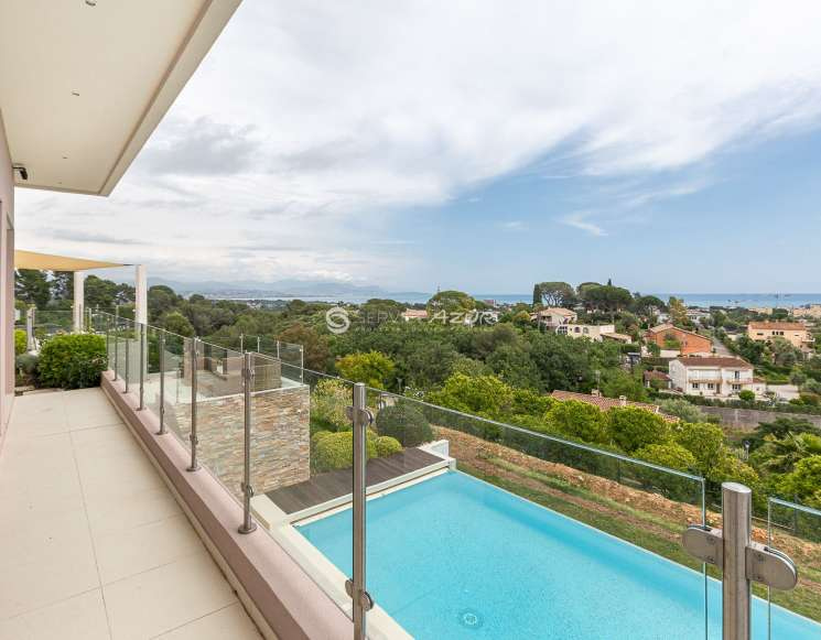 Villa moderne avec vue panoramique sur la mer à Antibes - ref 1504