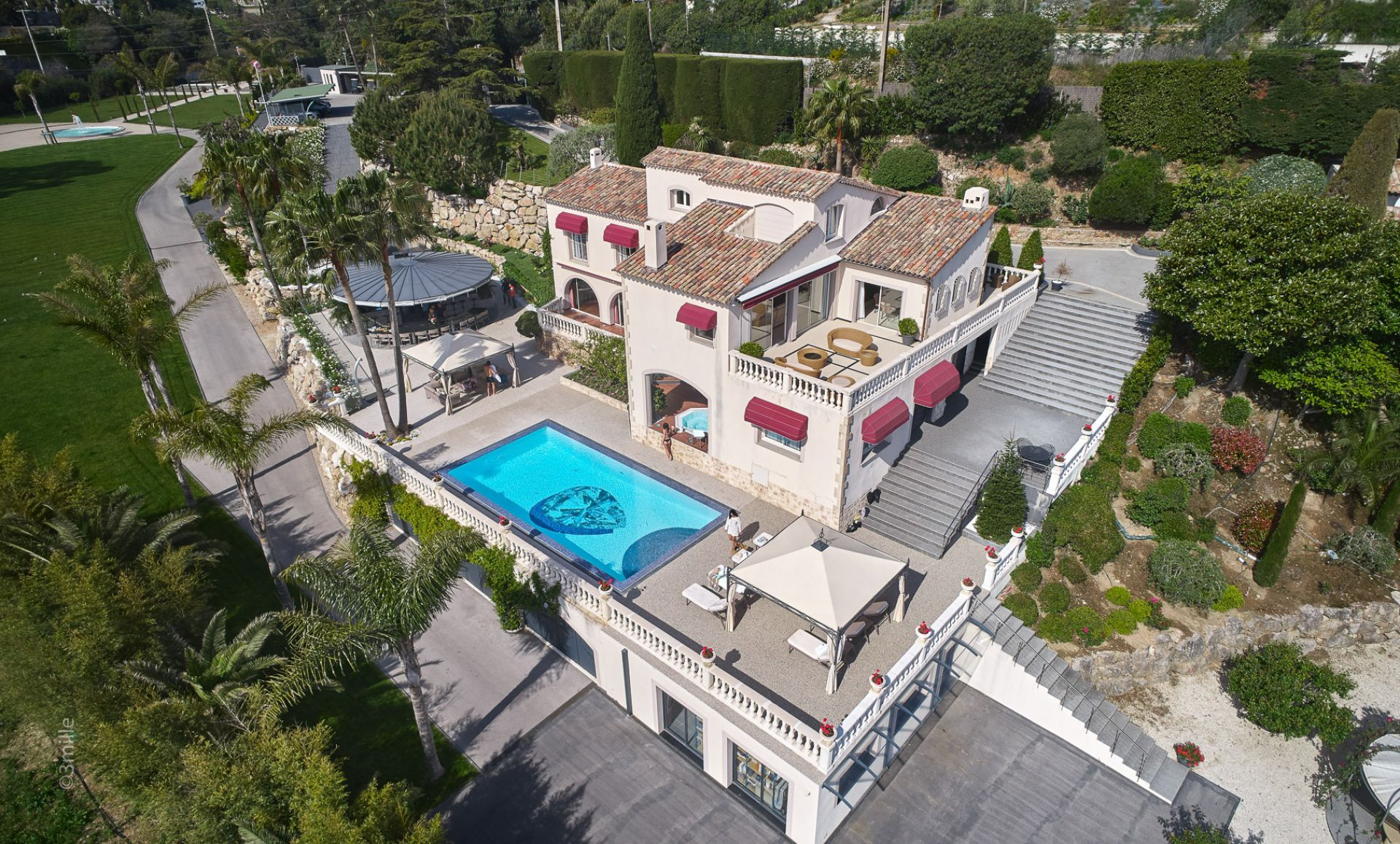 Villa de grand standing de 600 m² à Super Cannes