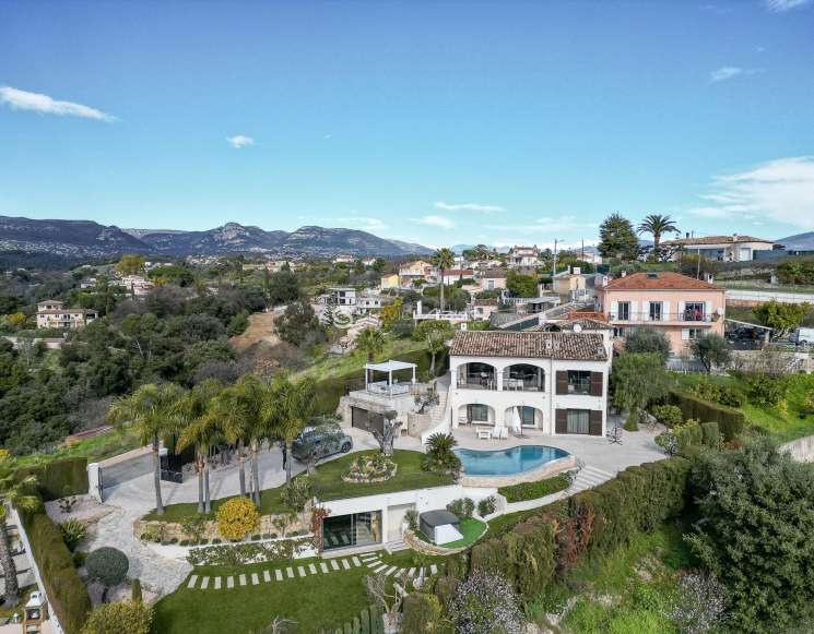 Maison familiale rénovée avec prestations haut de gamme à Cagnes-sur-Mer -&nbsp;ref&nbsp;1090