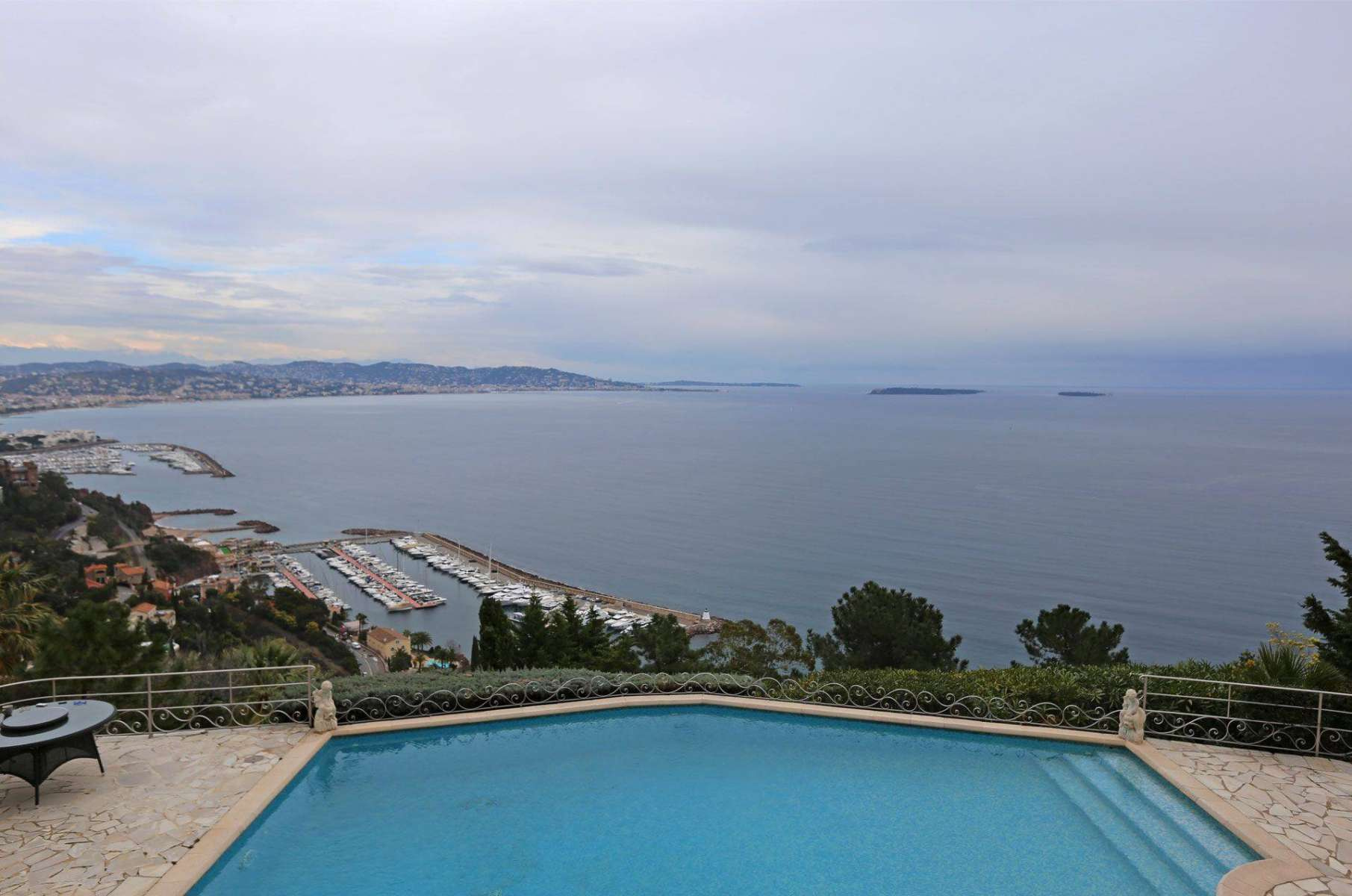 Villa avec vue mer panoramique à Theoule-sur-Mer à louer