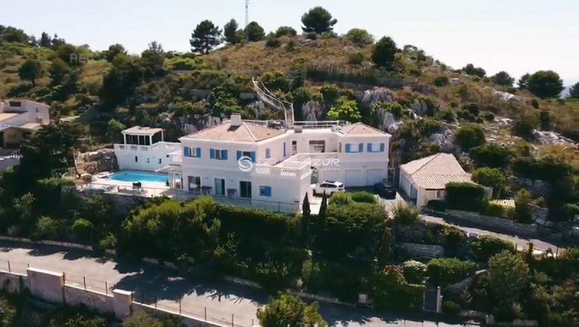 Villa on a hill in La Turbie with a view of the sea and Monaco