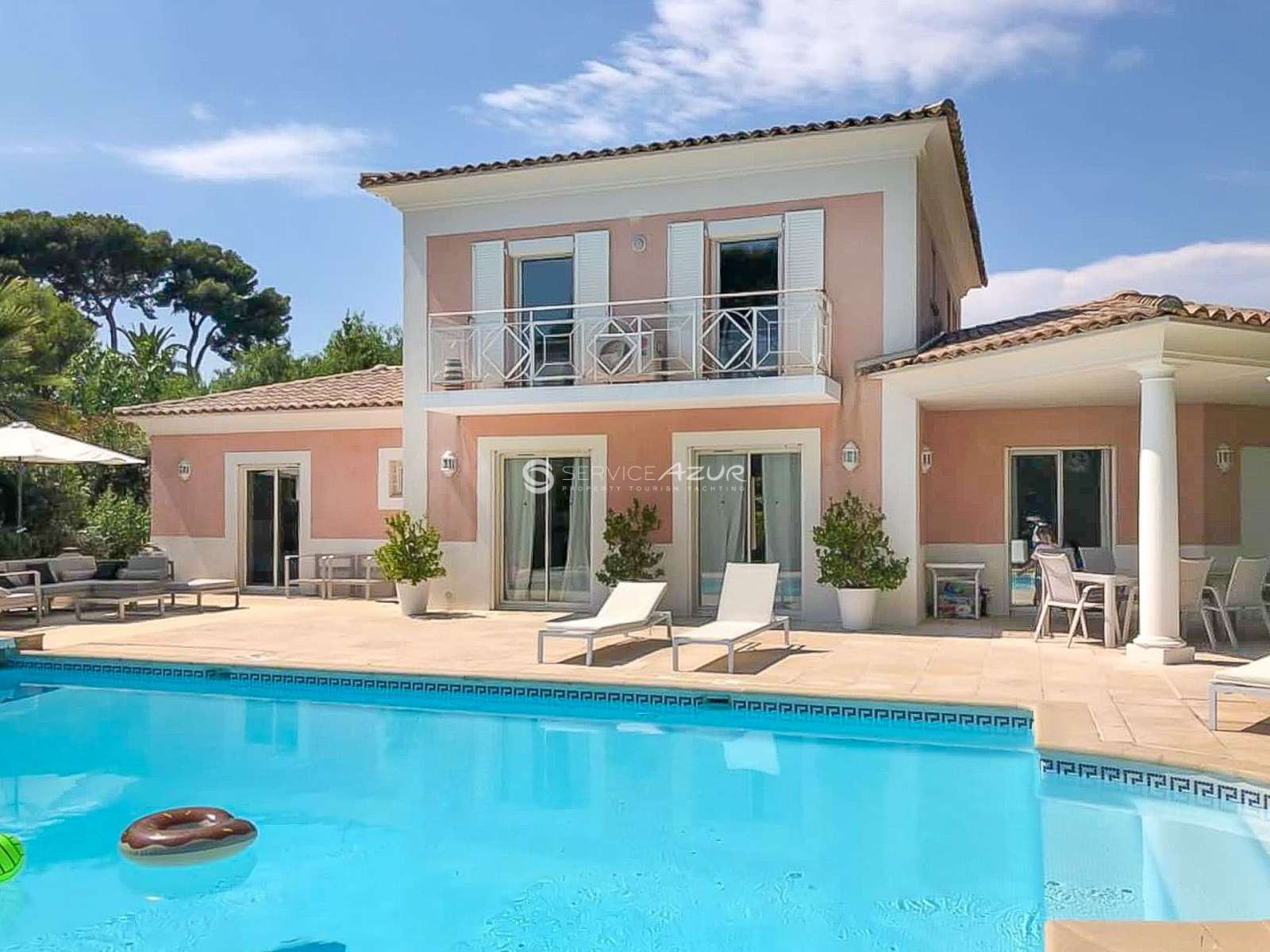 Villa for rent in closed area in Cap d'Antibes