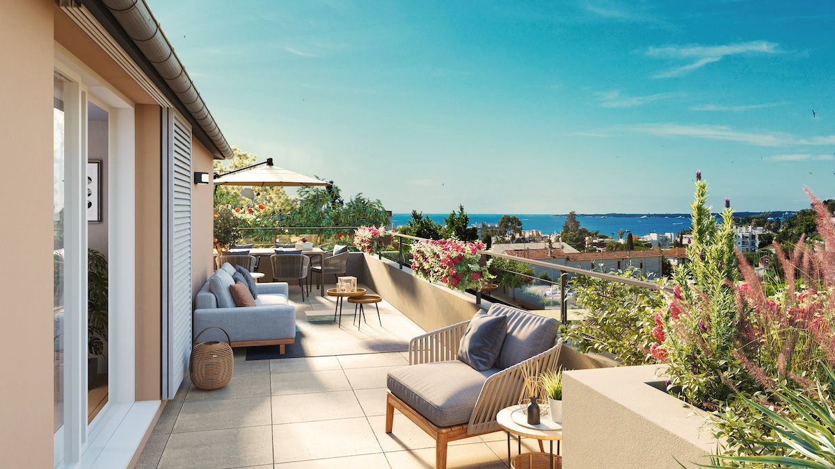Top-Floor Apartment in New Development in Vallauris Golfe-Juan