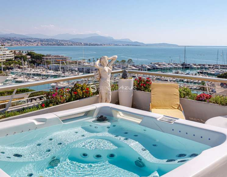 Апартаменти з панорамним видом на море в Marina Baie des Anges - ref 6004