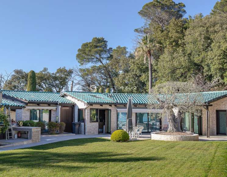 Belle propriété familiale de plain-pied à Mougins - ref 1557