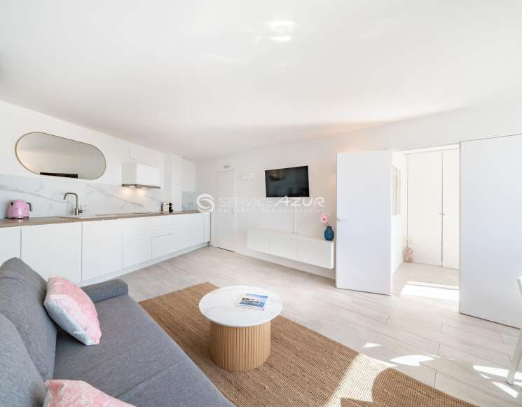 fully renovated apartment located in the heart of the iconic Marina Baie des Anges -&nbsp;ref&nbsp;6353