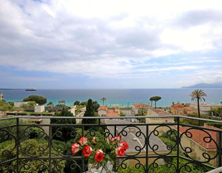 Апартаменти в Каннах з видом на море біля пляжу - ref 5307