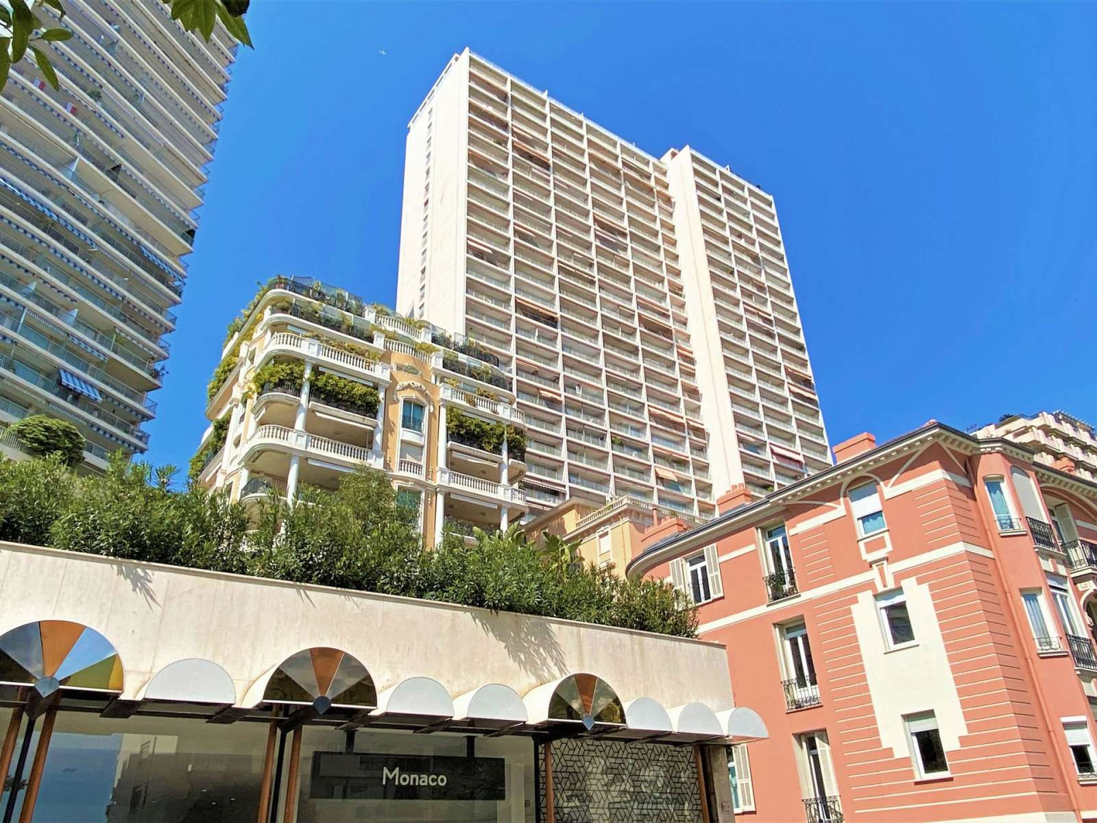 Апартаменты в Château Perigord II в Monaco